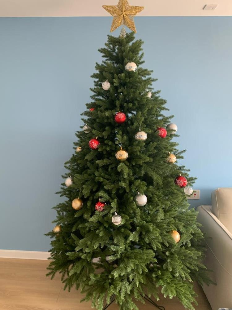 4.5' Pre lit Pine Needle Luxury Christmas Tree with ornaments and tree topper